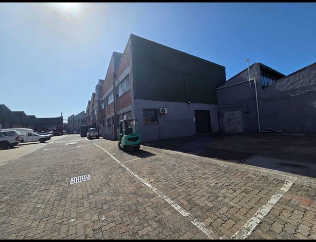 584M² WAREHOUSE TO LET IN JACOBS
